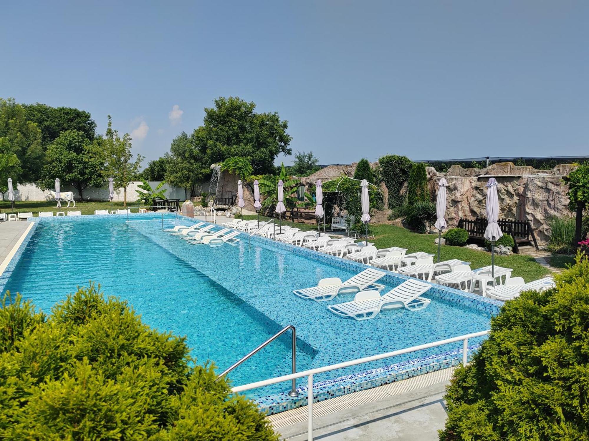 "Poseidon" Centar Aparthotel Stari Banovci Екстериор снимка