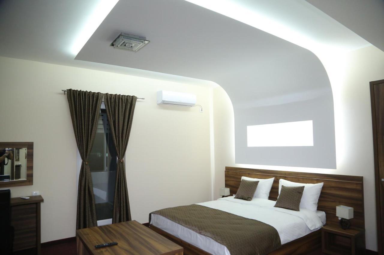 "Poseidon" Centar Aparthotel Stari Banovci Екстериор снимка