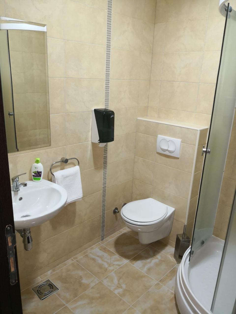 "Poseidon" Centar Aparthotel Stari Banovci Екстериор снимка