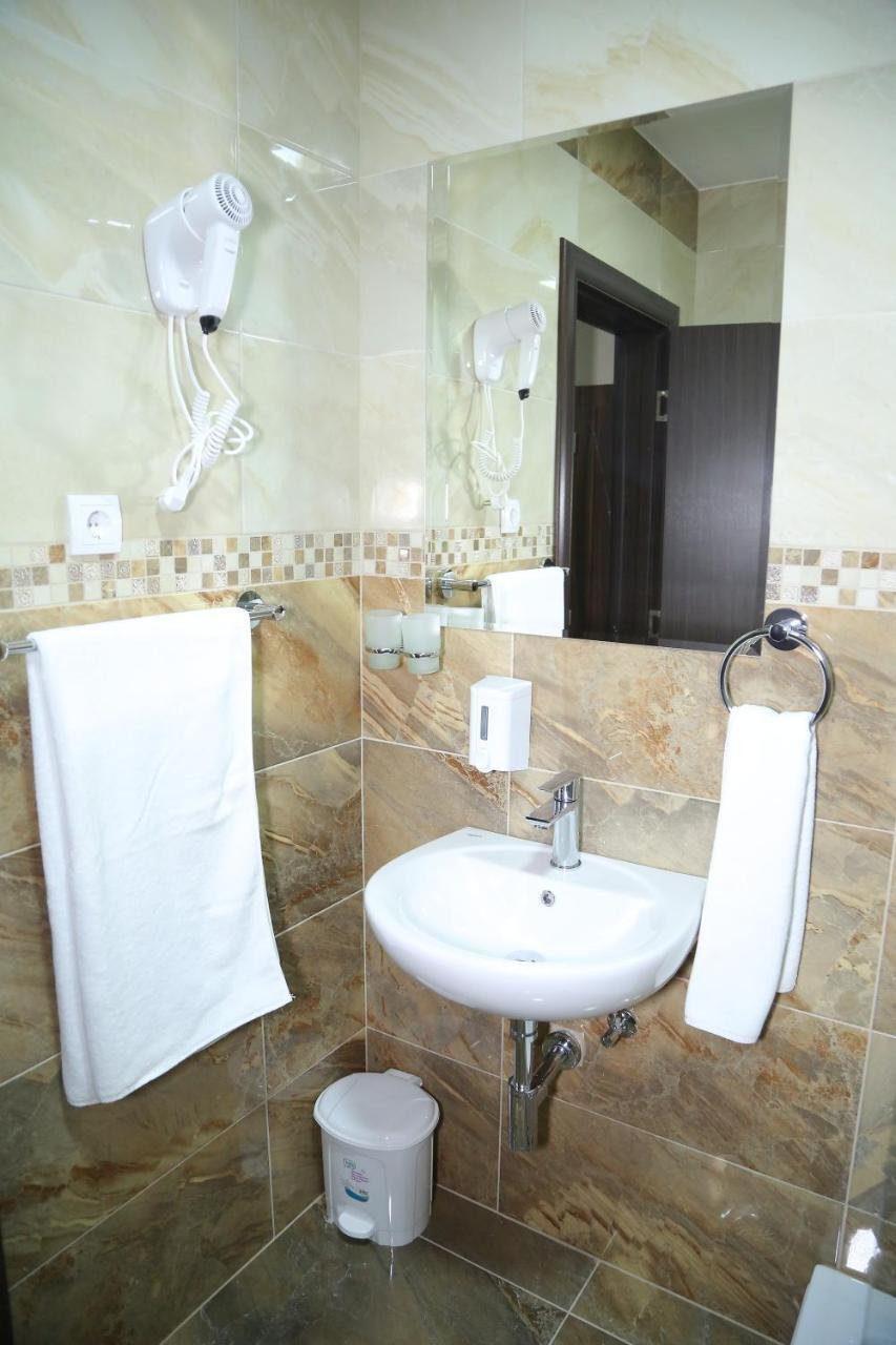 "Poseidon" Centar Aparthotel Stari Banovci Екстериор снимка